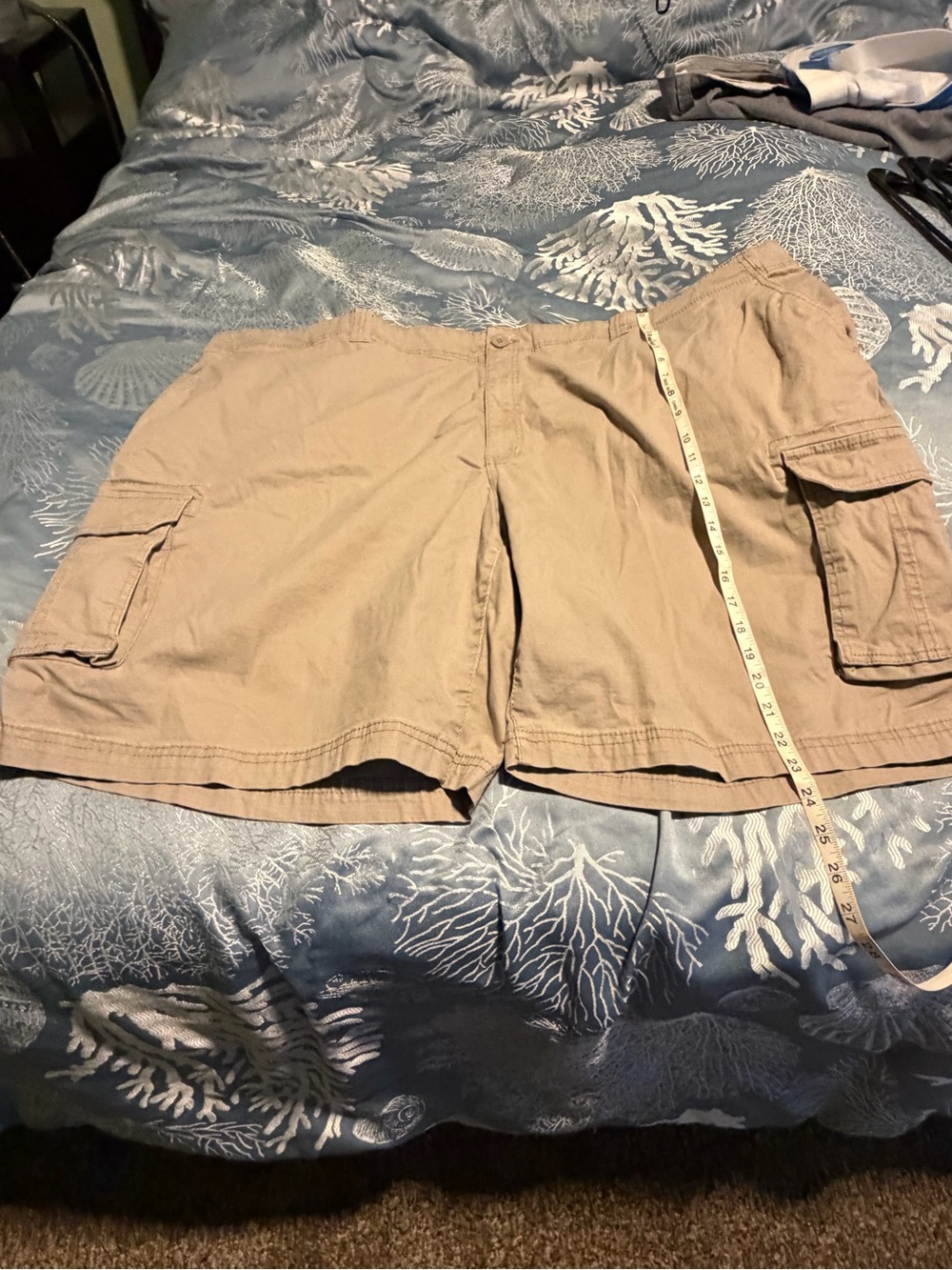 Men's Cargo Shorts in Tan with Utility Pockets